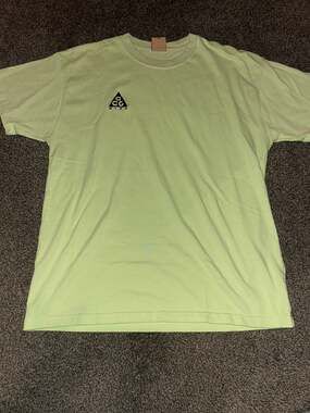 Nike ACG Shirt M S Embroidered Logo Summit Tee lime green